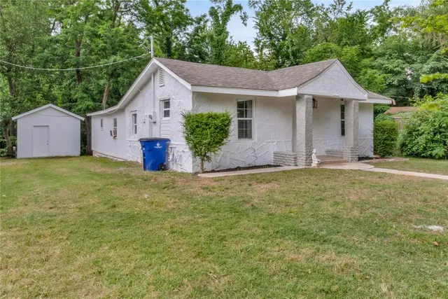 Photo 2 — 412 N 16th Street, Guthrie, OK 73044