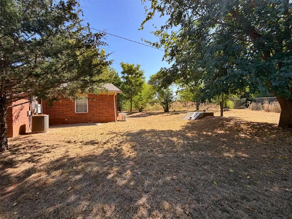 Photo 3 — 312 Elmwood Terrace, Anadarko, OK 73005