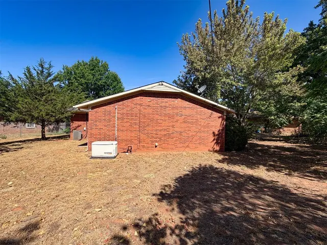 Photo 4 — 312 Elmwood Terrace, Anadarko, OK 73005