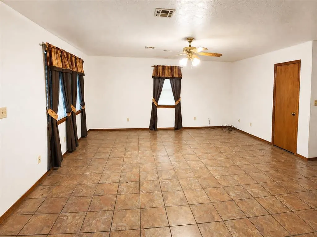 Photo 9 — 312 Elmwood Terrace, Anadarko, OK 73005
