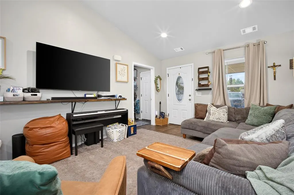 Photo 7 — 117 NW 81st Street, Oklahoma City, OK 73114