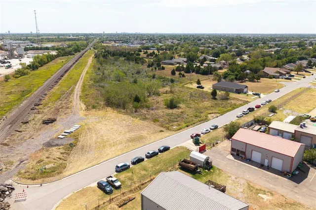 Photo 4 — 100 NW 121st Street, Oklahoma City, OK 73114