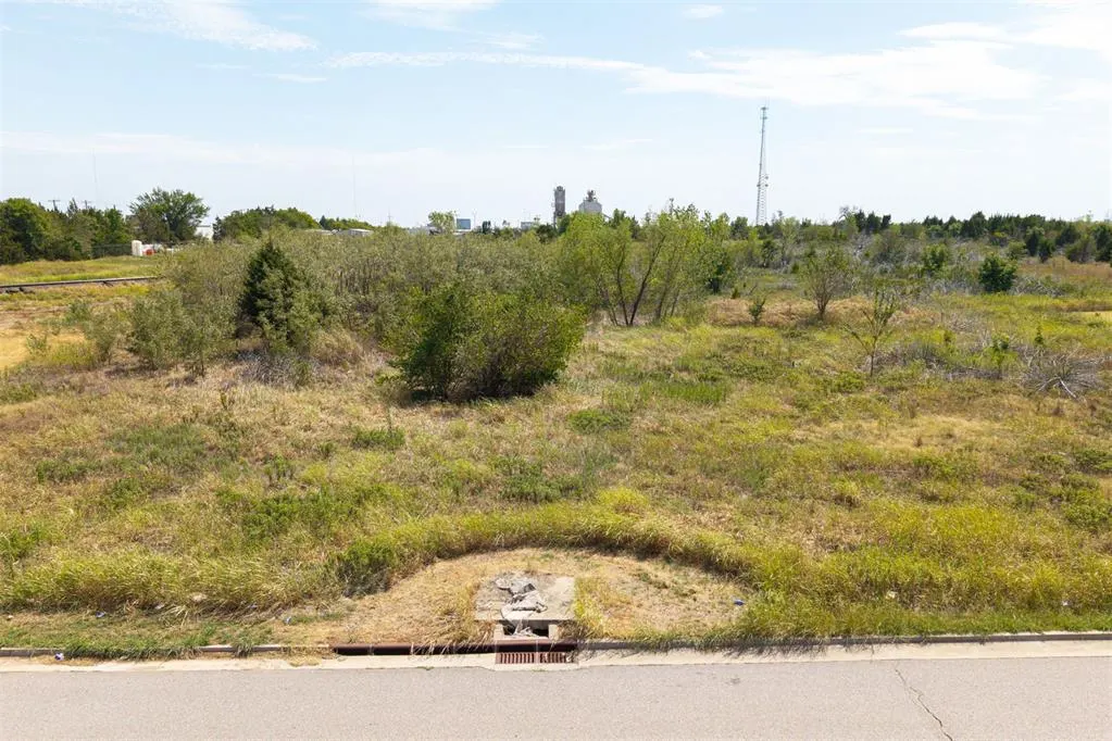 Photo 7 — 100 NW 121st Street, Oklahoma City, OK 73114