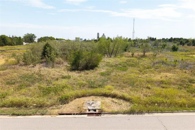 Photo 7 — 100 NW 121st Street, Oklahoma City, OK 73114