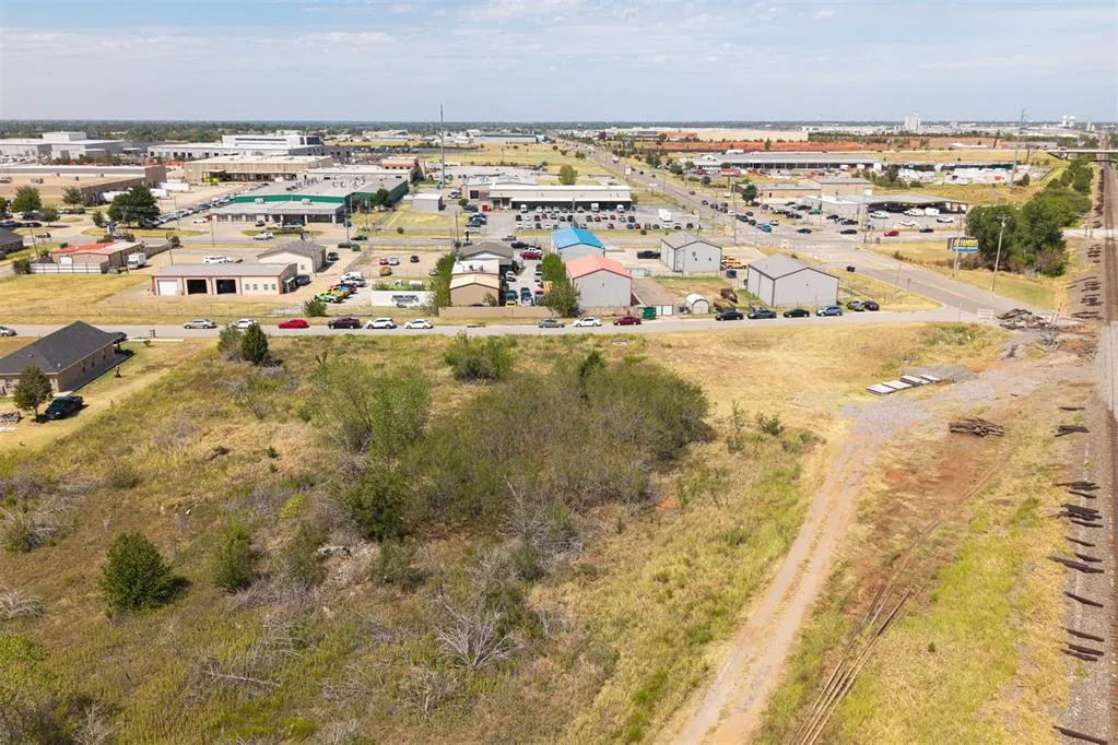 Photo 13 — 100 NW 121st Street, Oklahoma City, OK 73114
