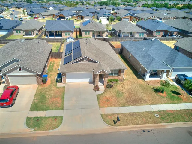 Photo 5 — 713 Blue Fish Court, Norman, OK 73069