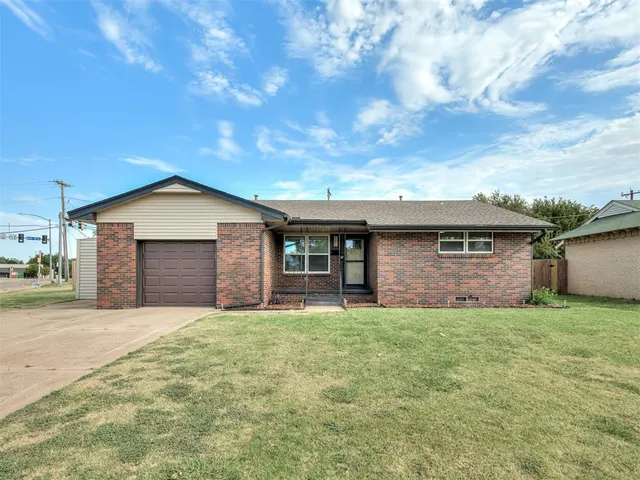 Photo 2 — 101 NE 5th Street, Moore, OK 73160