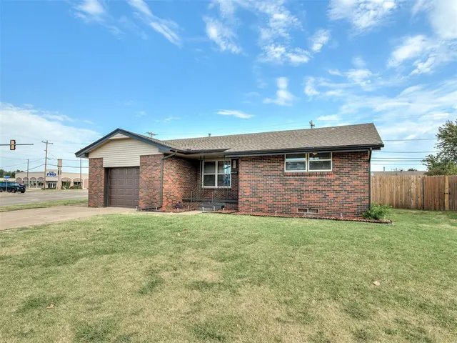 Photo 3 — 101 NE 5th Street, Moore, OK 73160