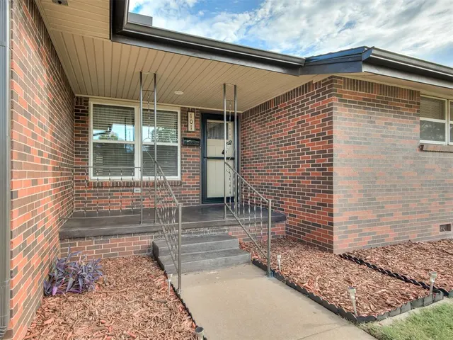 Photo 4 — 101 NE 5th Street, Moore, OK 73160