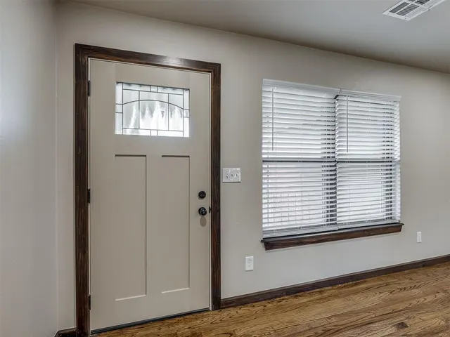 Photo 6 — 101 NE 5th Street, Moore, OK 73160