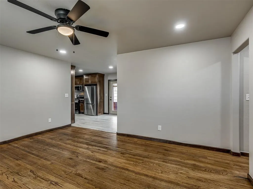 Photo 7 — 101 NE 5th Street, Moore, OK 73160