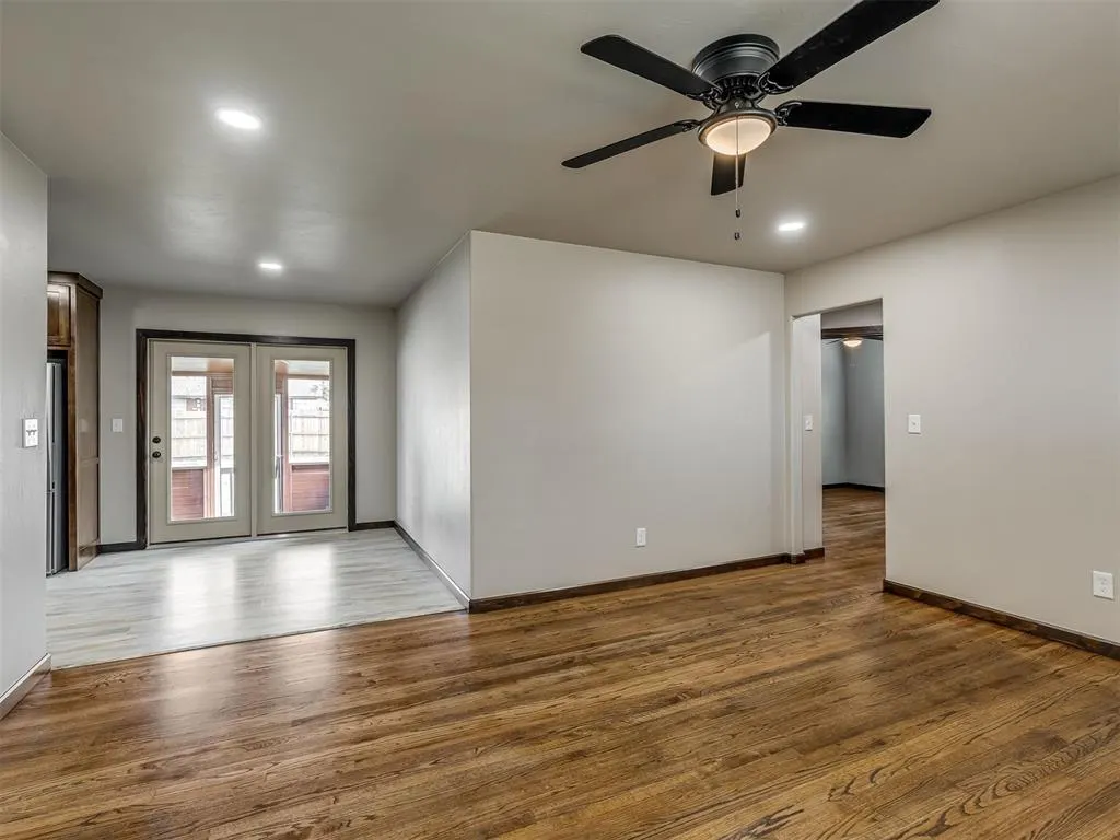 Photo 10 — 101 NE 5th Street, Moore, OK 73160