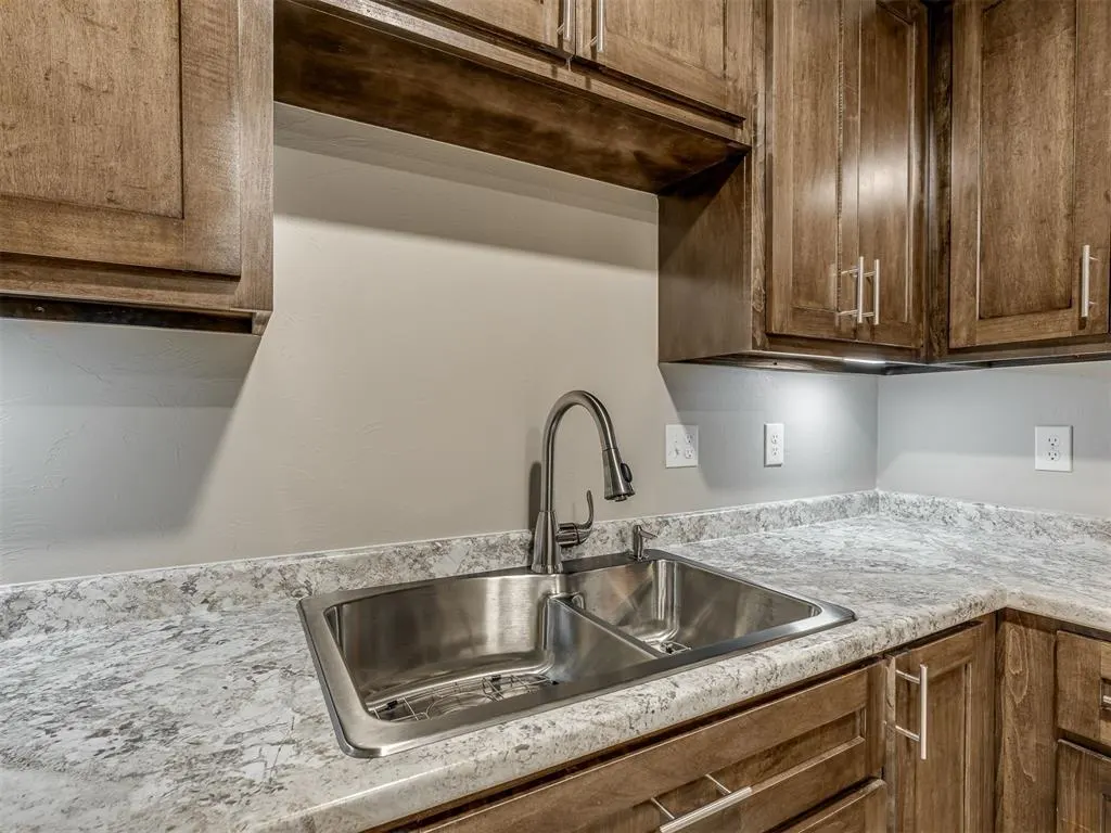 Photo 19 — 101 NE 5th Street, Moore, OK 73160