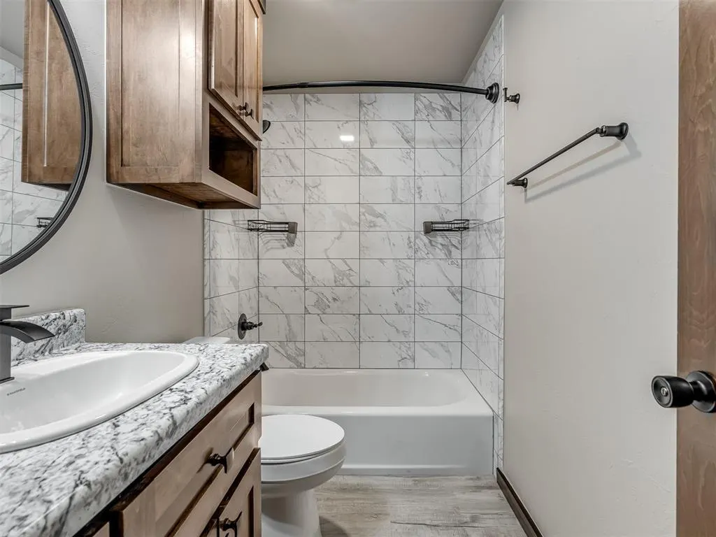 Photo 24 — 101 NE 5th Street, Moore, OK 73160