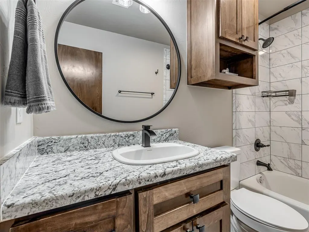 Photo 25 — 101 NE 5th Street, Moore, OK 73160