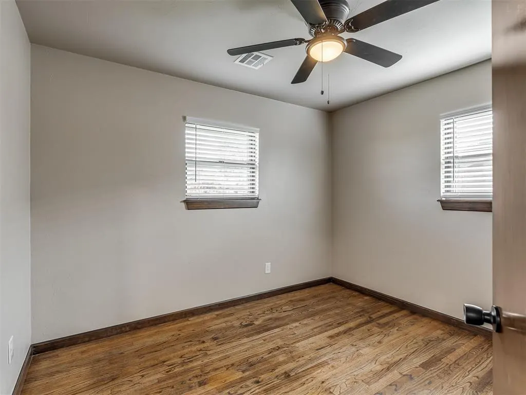 Photo 27 — 101 NE 5th Street, Moore, OK 73160