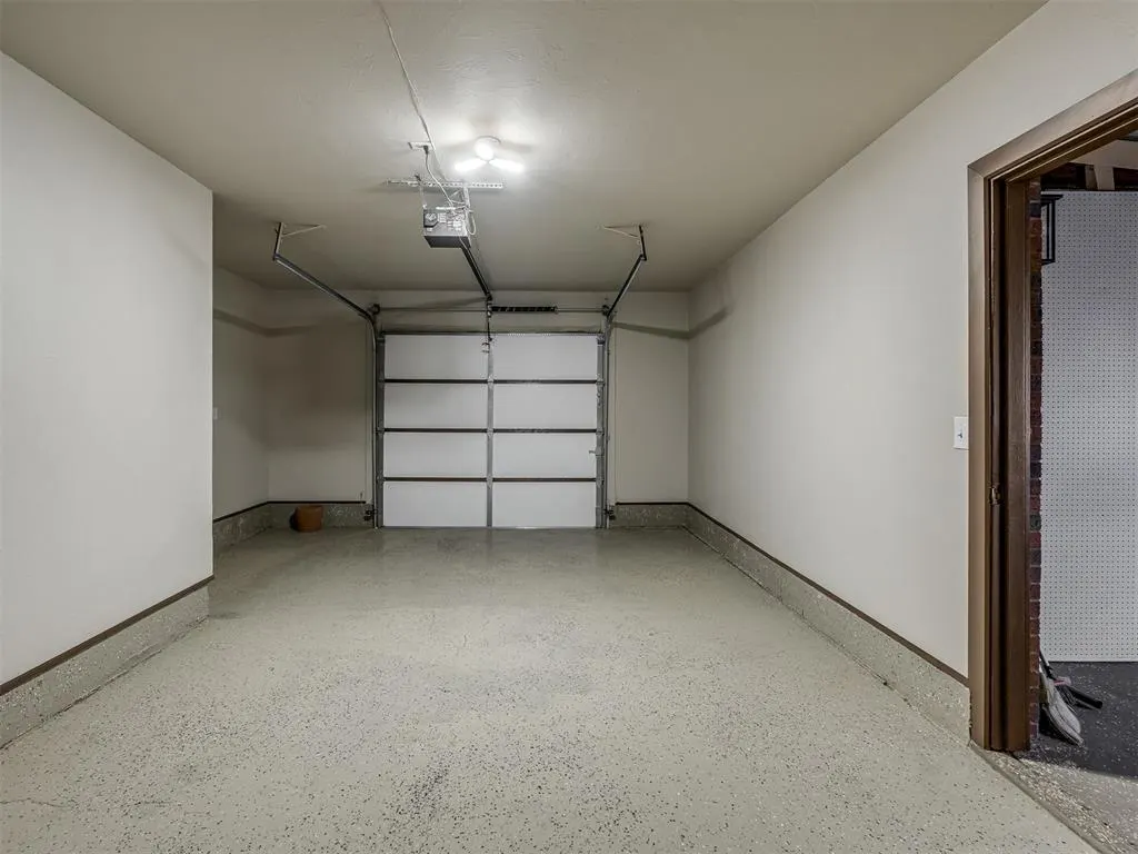Photo 31 — 101 NE 5th Street, Moore, OK 73160