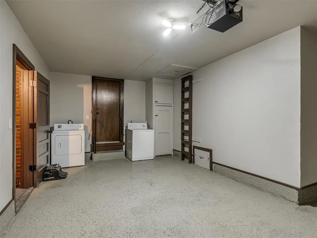 Photo 32 — 101 NE 5th Street, Moore, OK 73160