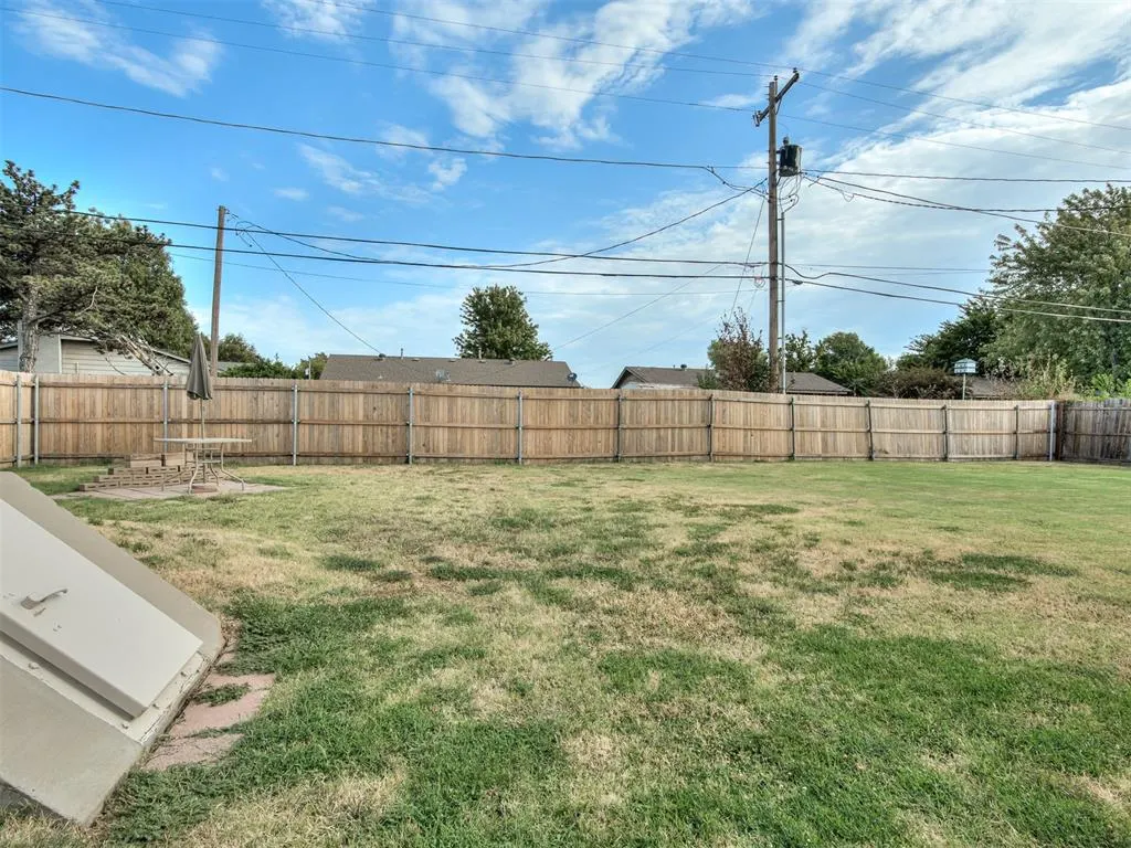 Photo 37 — 101 NE 5th Street, Moore, OK 73160