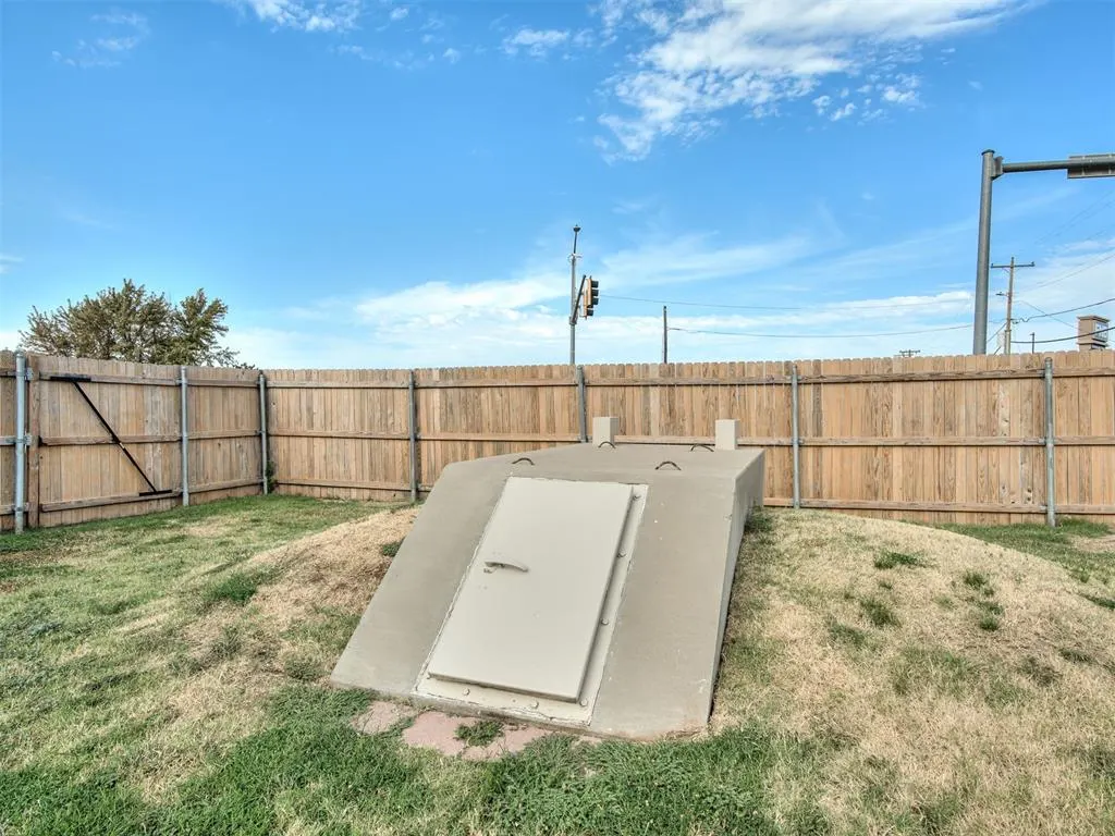 Photo 39 — 101 NE 5th Street, Moore, OK 73160