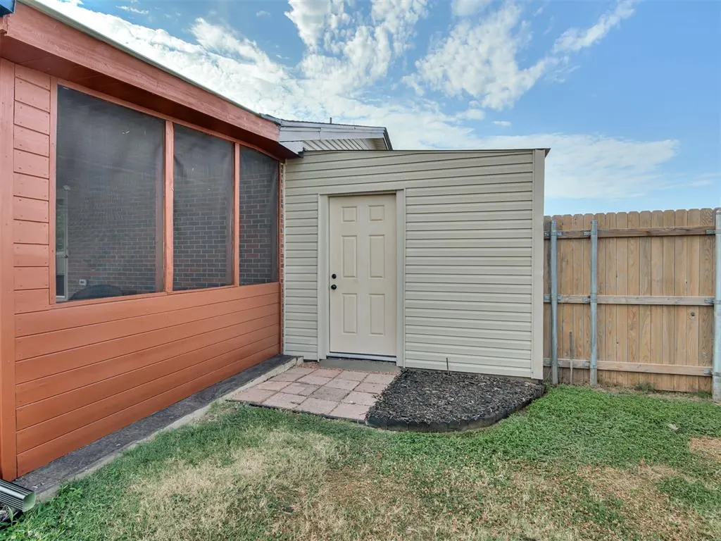 Photo 40 — 101 NE 5th Street, Moore, OK 73160