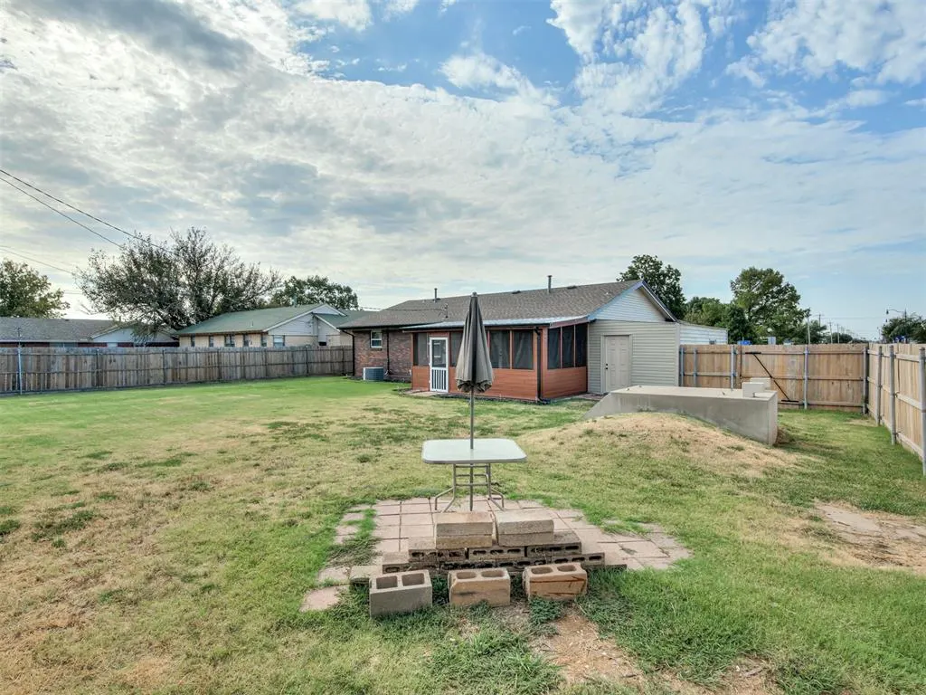 Photo 41 — 101 NE 5th Street, Moore, OK 73160