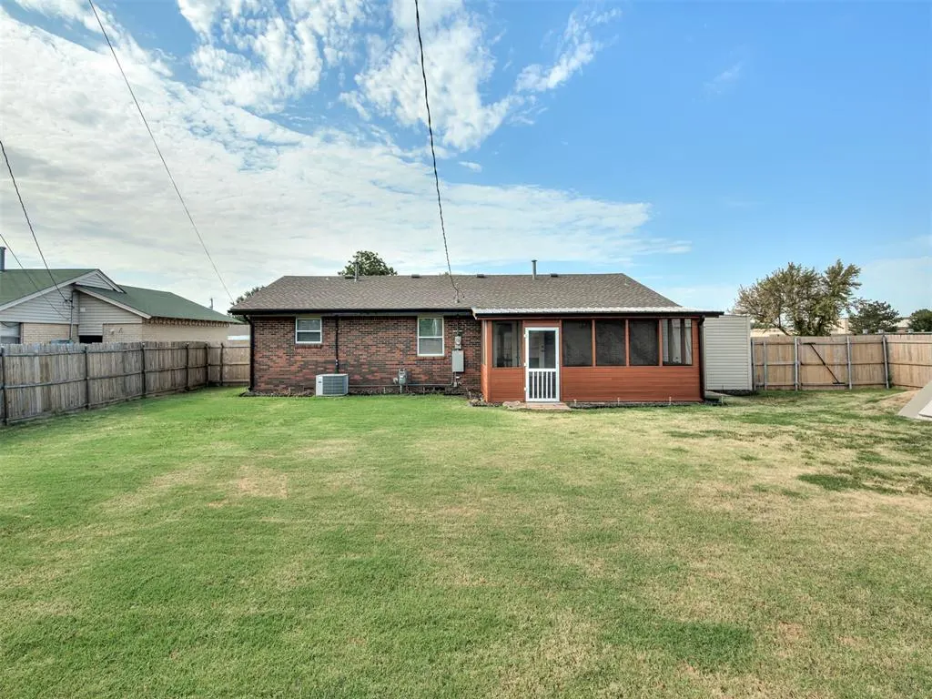 Photo 42 — 101 NE 5th Street, Moore, OK 73160