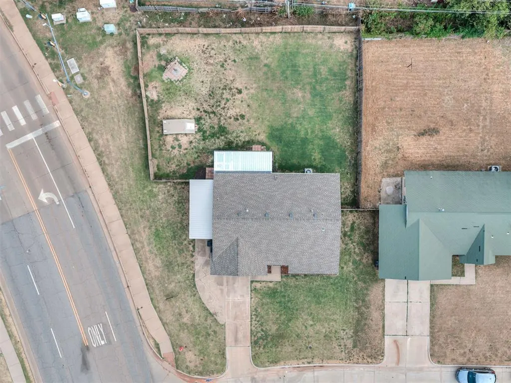 Photo 21 — 101 NE 5th Street, Moore, OK 73160
