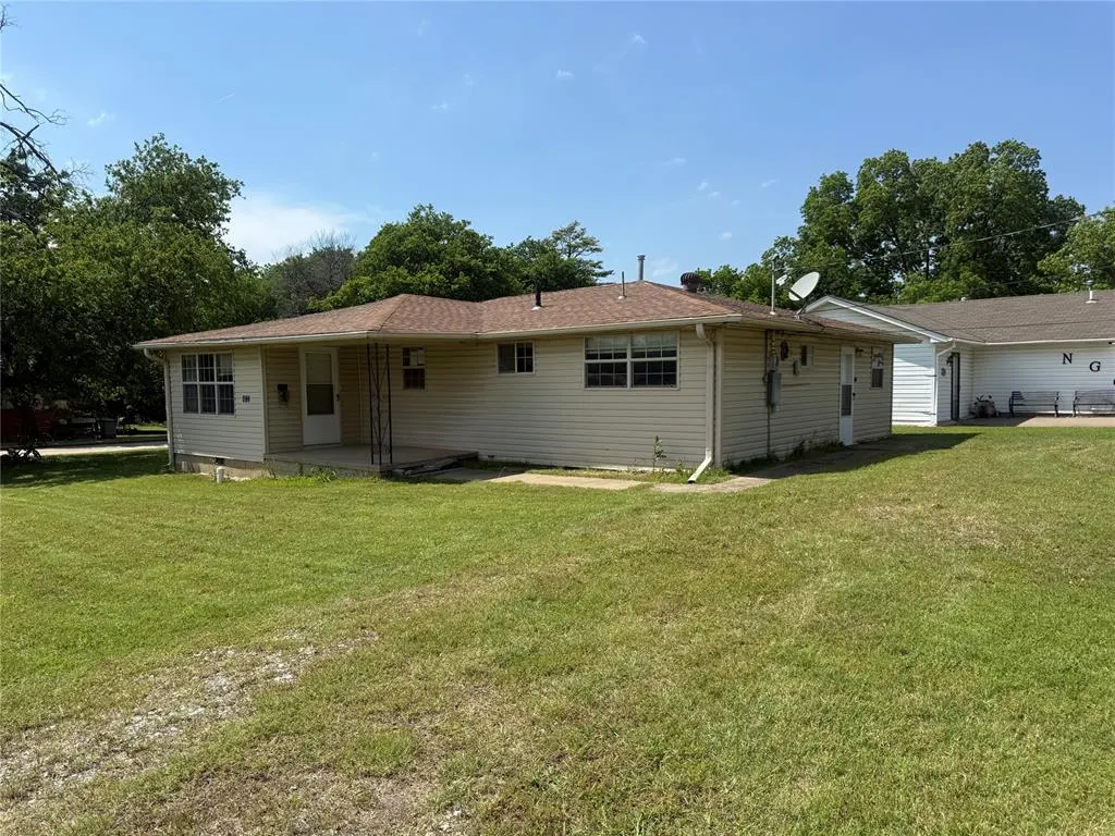 Front exterior — 417 W 8th Street, Wewoka, OK 74884