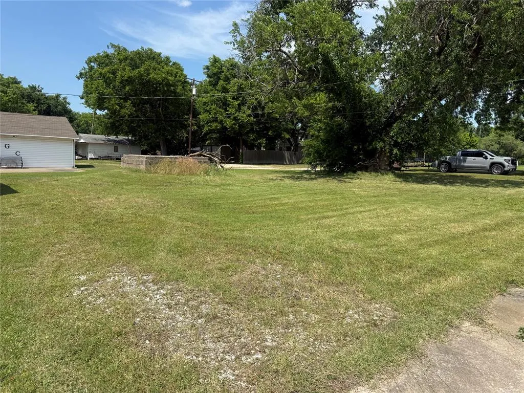 Photo 2 — 417 W 8th Street, Wewoka, OK 74884