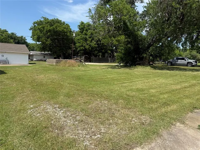 Photo 2 — 417 W 8th Street, Wewoka, OK 74884