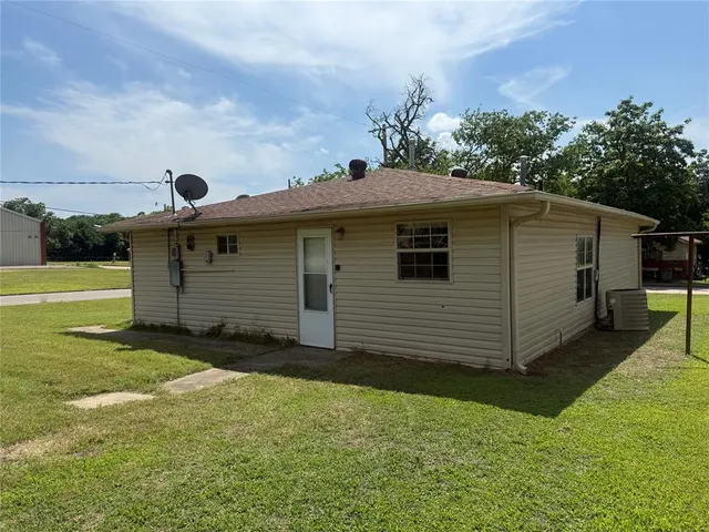 Photo 7 — 417 W 8th Street, Wewoka, OK 74884