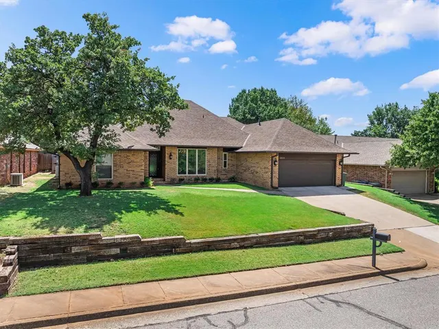 Photo 2 — 2312 Coachlight Drive, Edmond, OK 73013