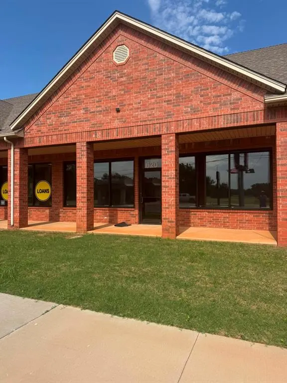 Photo 3 — 620 S Division Street, Guthrie, OK 73044