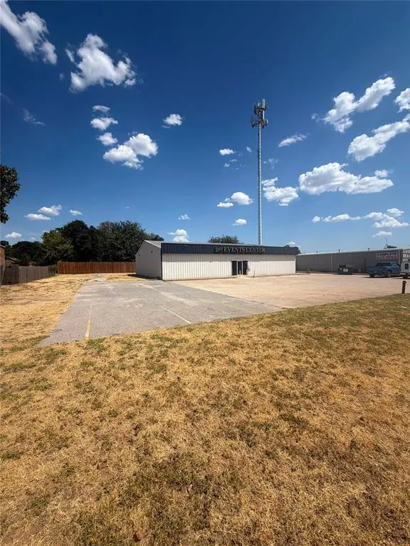 Front exterior — 1216 N Council Road, Oklahoma City, OK 73127