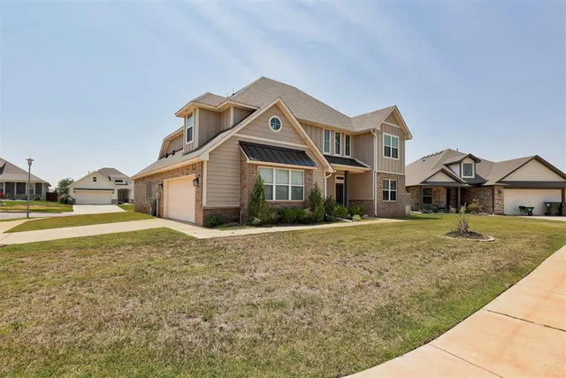 Photo 3 — 6300 Macarthur Park Circle, Edmond, OK 73012