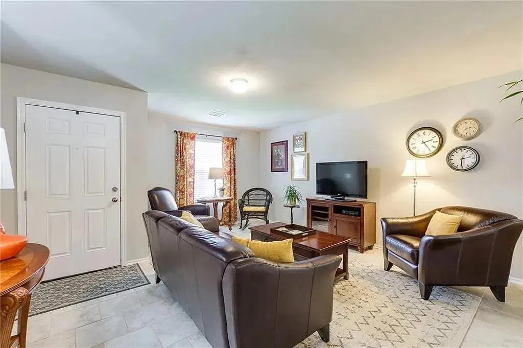 Photo 2 — 10120 Sussex Place, Oklahoma City, OK 73120