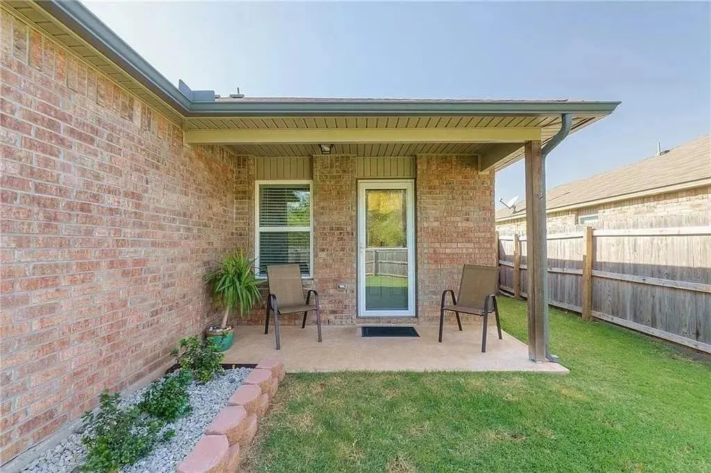 Photo 8 — 10120 Sussex Place, Oklahoma City, OK 73120