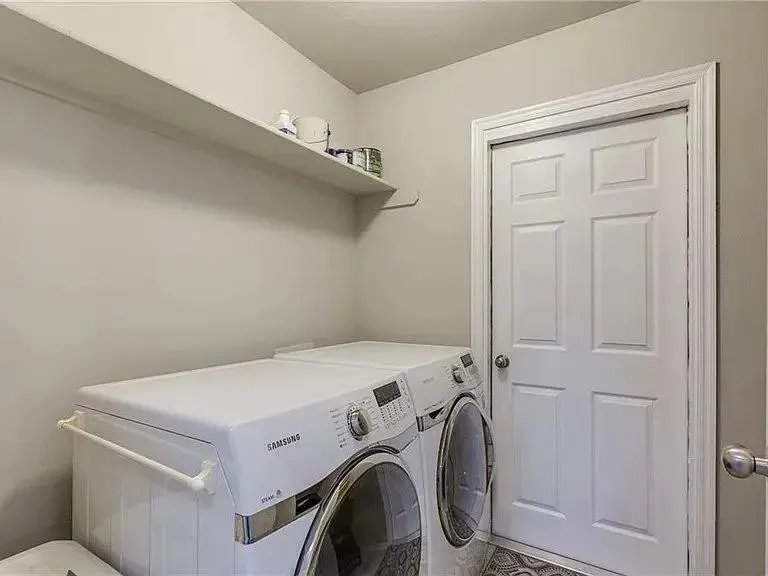 Photo 9 — 10120 Sussex Place, Oklahoma City, OK 73120