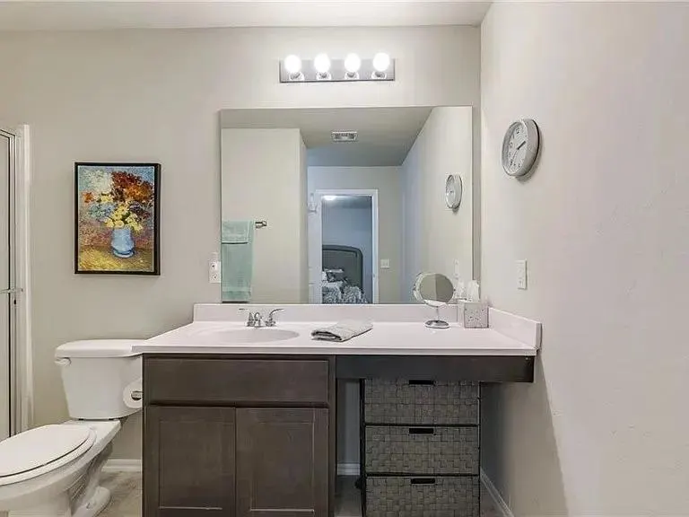 Photo 10 — 10120 Sussex Place, Oklahoma City, OK 73120