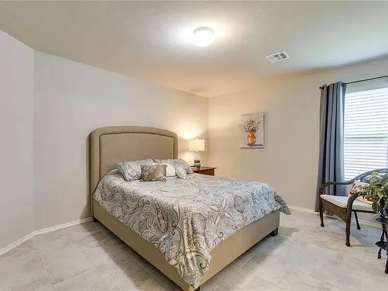 Photo 11 — 10120 Sussex Place, Oklahoma City, OK 73120