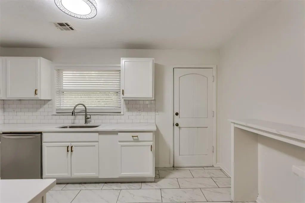 Photo 15 — 5804 NW 32nd Street, Oklahoma City, OK 73122