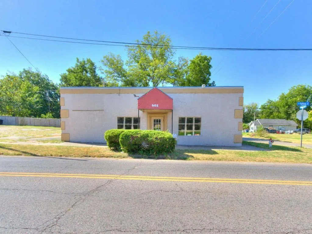 Front exterior — 601 E Highland Street, Shawnee, OK 74801