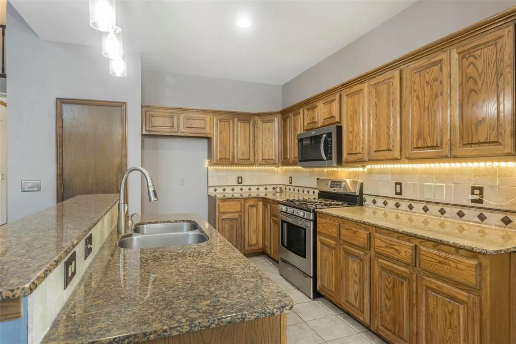 Photo 13 — 1209 Bradford Place, Edmond, OK 73012