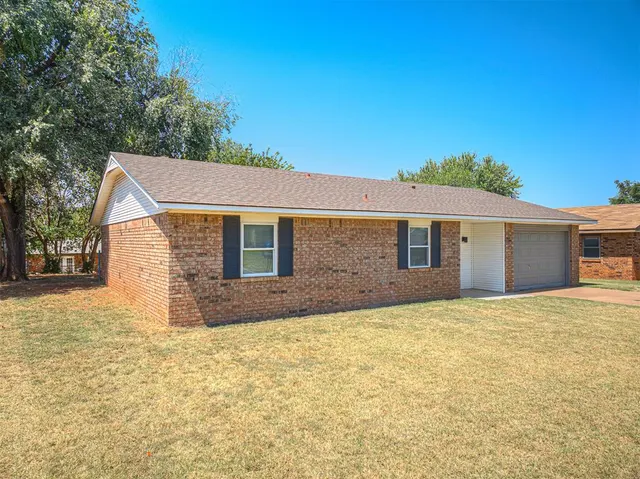 Photo 2 — 1009 Shady Creek Circle, Guthrie, OK 73044