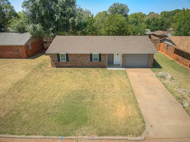 Photo 3 — 1009 Shady Creek Circle, Guthrie, OK 73044