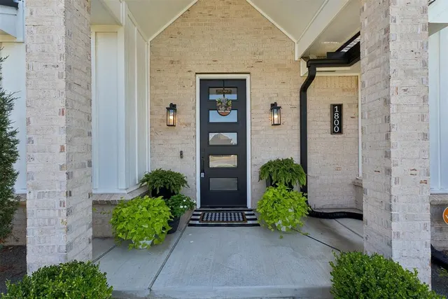 Photo 2 — 1800 Lago Drive, Oklahoma City, OK 73160