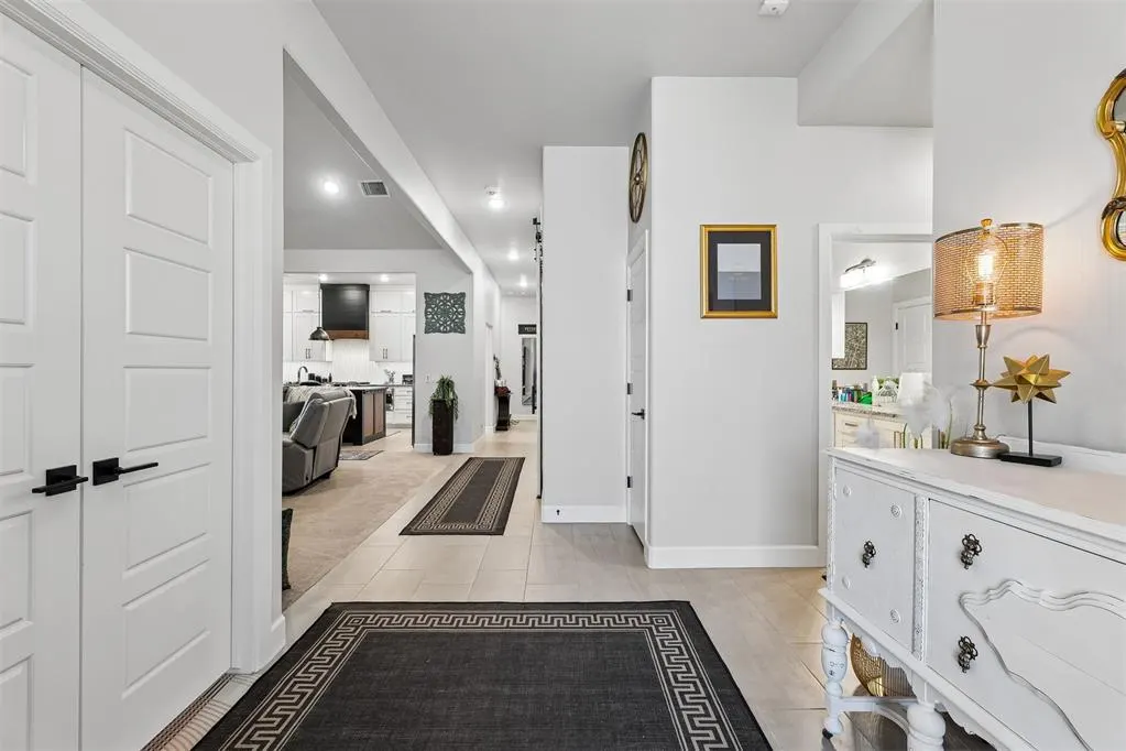 Photo 4 — 1800 Lago Drive, Oklahoma City, OK 73160