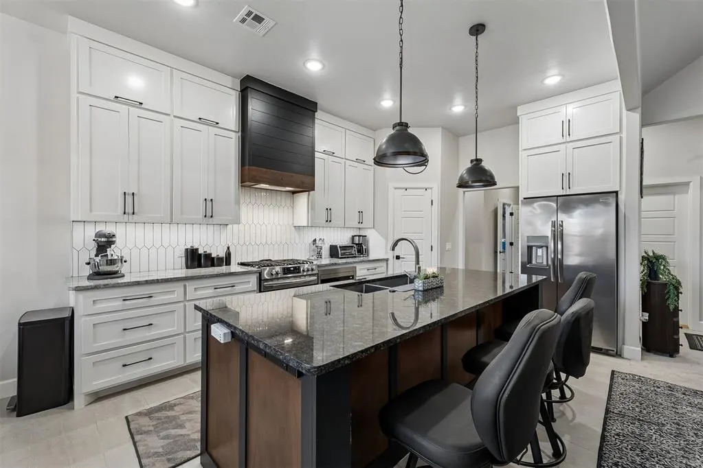 Photo 11 — 1800 Lago Drive, Oklahoma City, OK 73160
