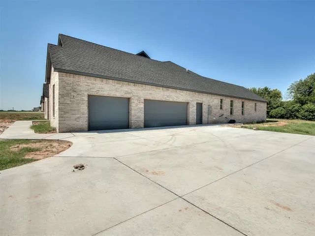 Photo 8 — 23165 Oak Lawn Avenue, Washington, OK 73093